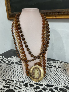 Collana in perle con charme cammeo