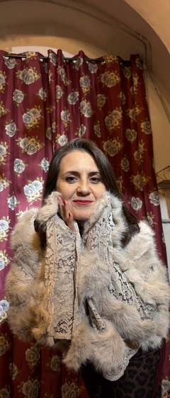 Mantella in pelliccia e pizzo