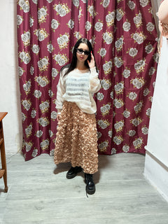 Set gonna svasata con applicazioni di rose in tessuto