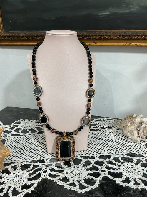 Colanna con cabochon