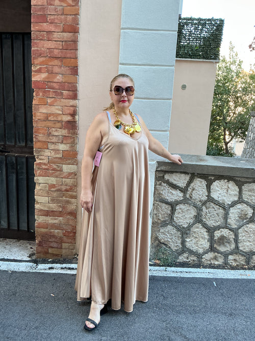 Abito in raso curvy