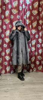 Coat eco pelliccia in visone,con cappuccio.Dettaglio gioiello-M,L,XL