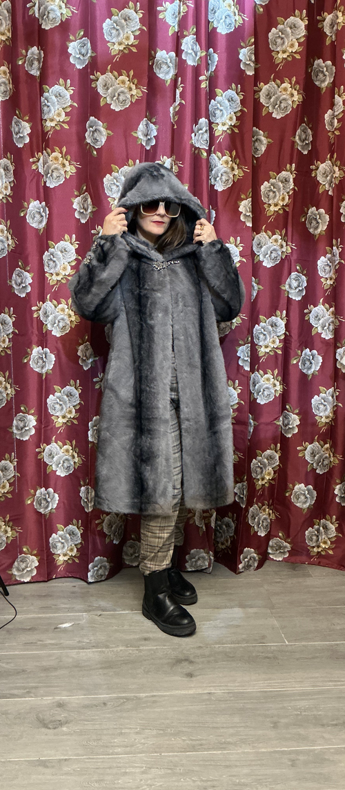 Coat eco pelliccia in visone,con cappuccio.Dettaglio gioiello-M,L,XL