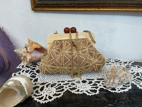 Borsa Clutch con dettagli in legno e catena dorata