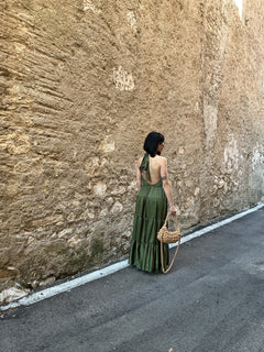 Maxi dress con balze e scollo all americana.
