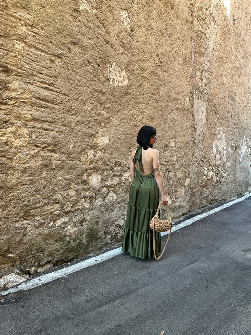 Maxi dress con balze e scollo all americana.