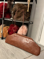 Pouch bag in ecopelle martellata