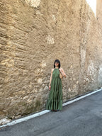Maxi dress con balze e scollo all americana.